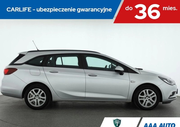 Opel Astra cena 48000 przebieg: 106762, rok produkcji 2018 z Bełchatów małe 211